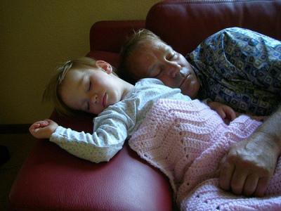 كيفية تعليم الطفل للنوم في سريرهم. بعض النصائح