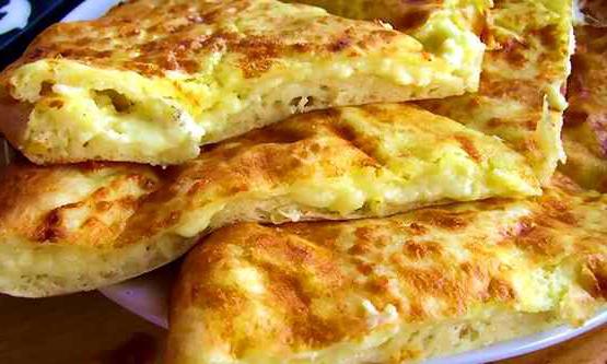 نحن نجهز khachapuri في المنزل