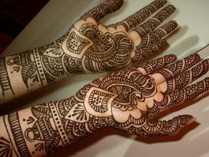 mehendi على النخيل