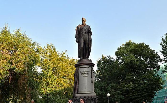 نصب تذكاري لجريبويدوف على البرك نظيفة